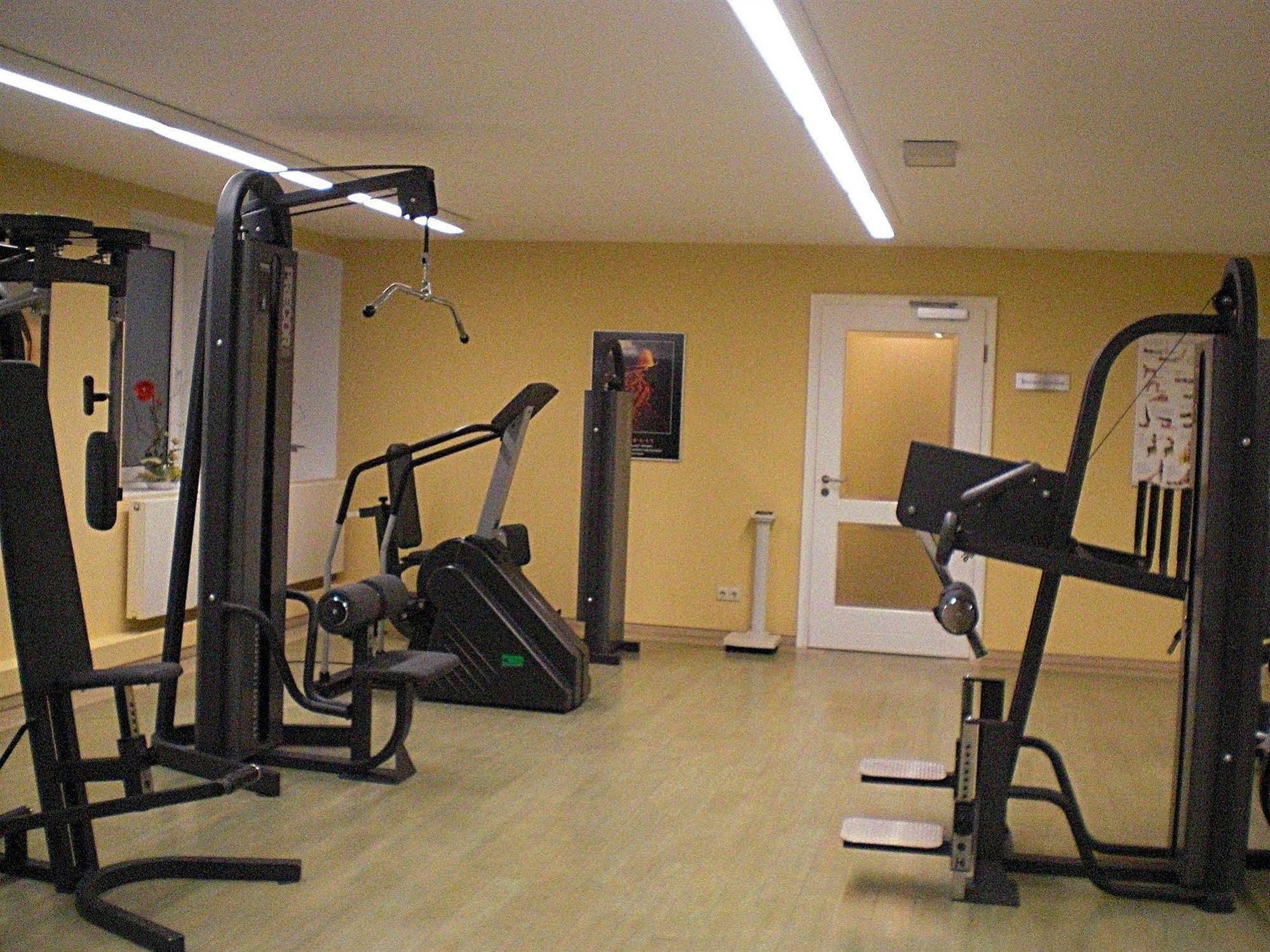 Grand Hotel Binz Exterior foto A gym at a hotel