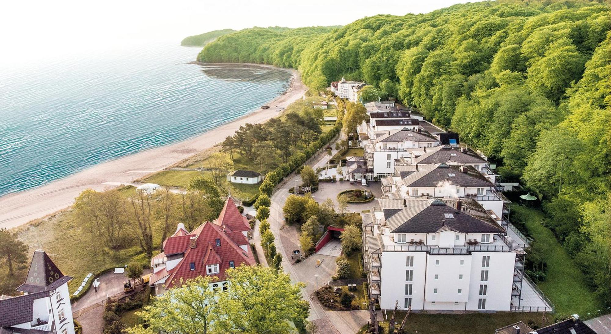 Grand Hotel Binz Exterior foto Aerial view of the resort