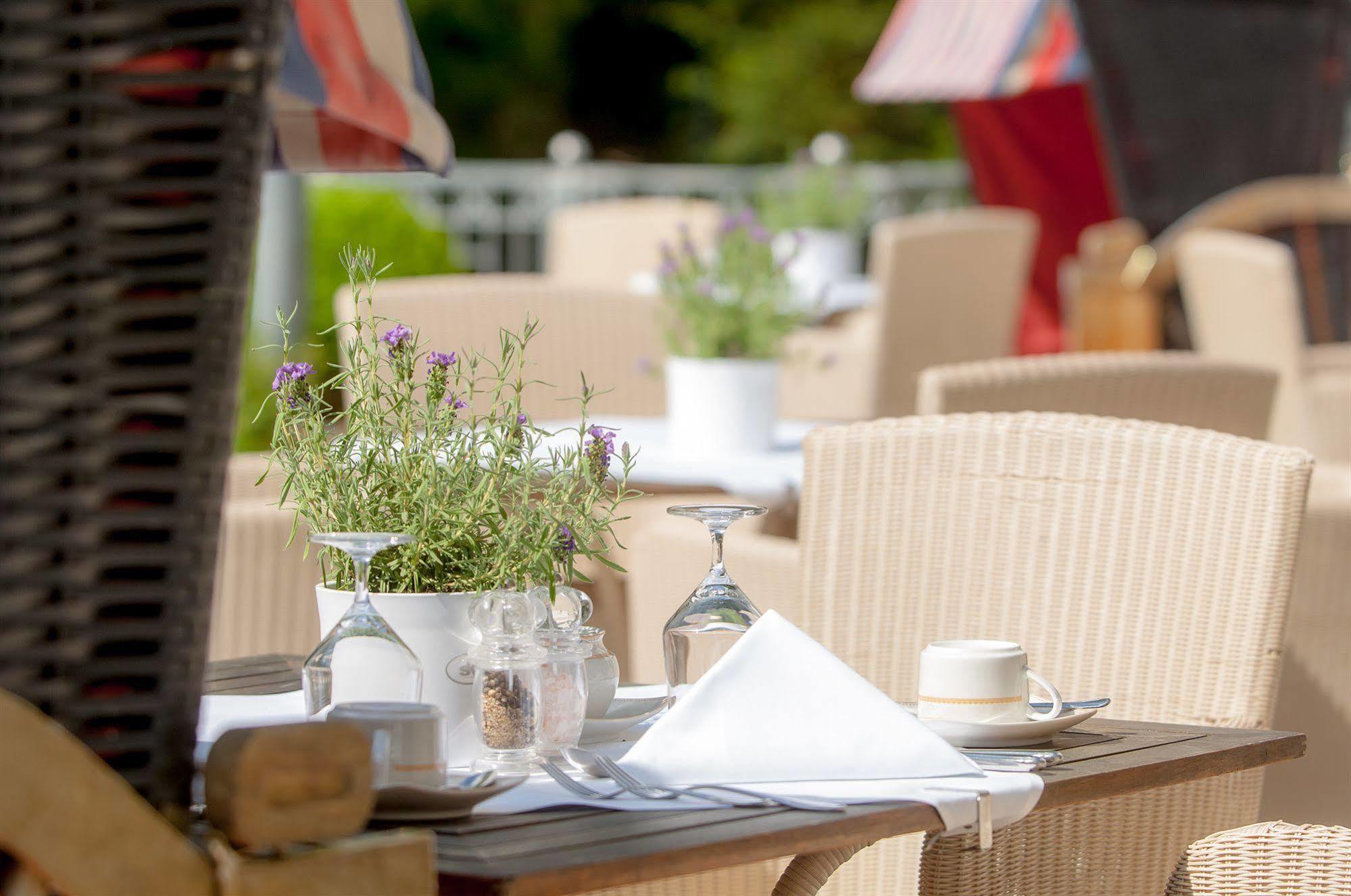 Grand Hotel Binz Exterior foto Restaurant