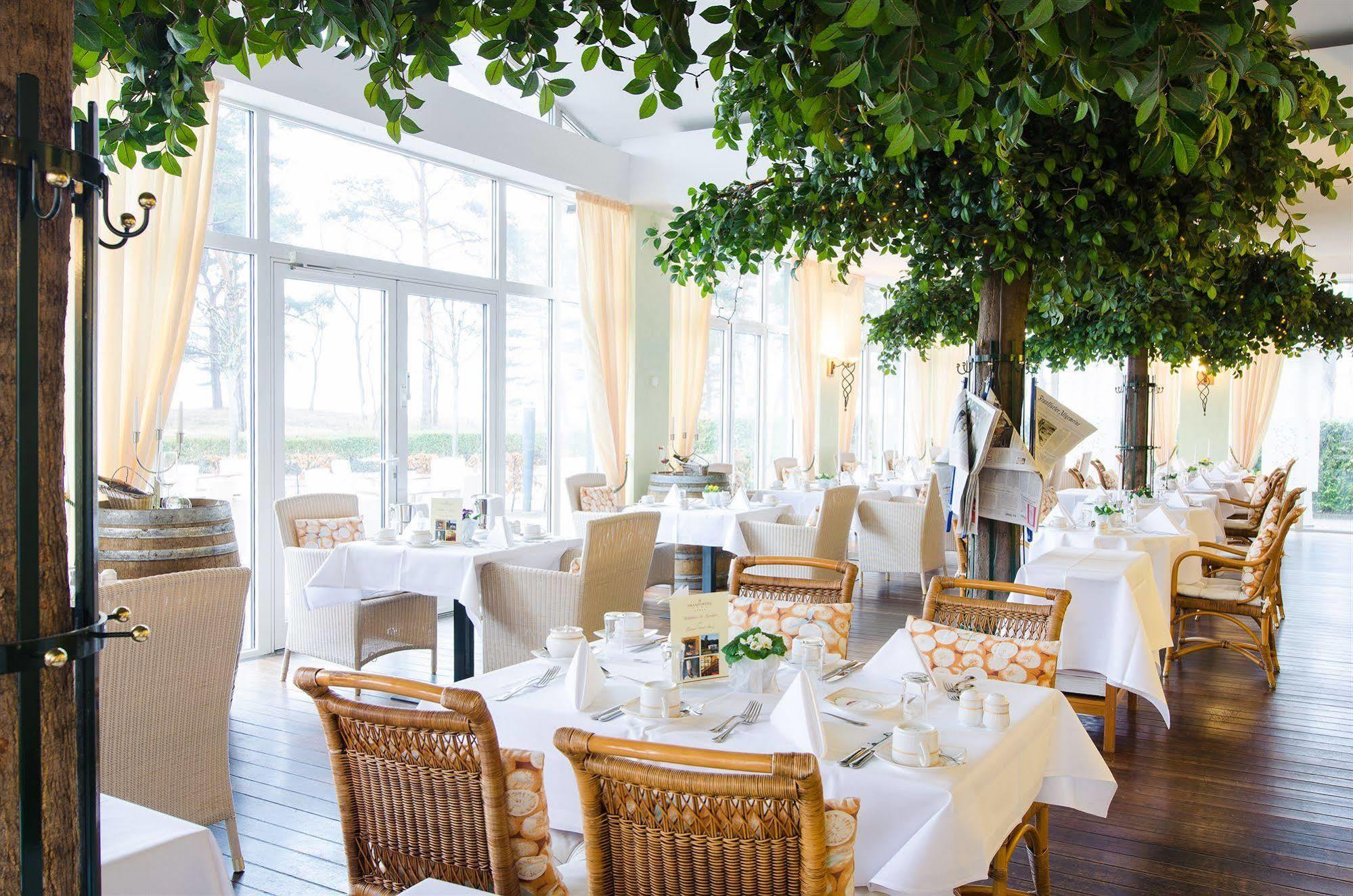 Grand Hotel Binz Exterior foto Restaurant
